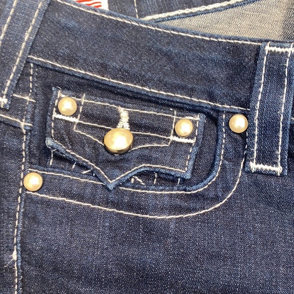 True Religion - Picture 3 of 9